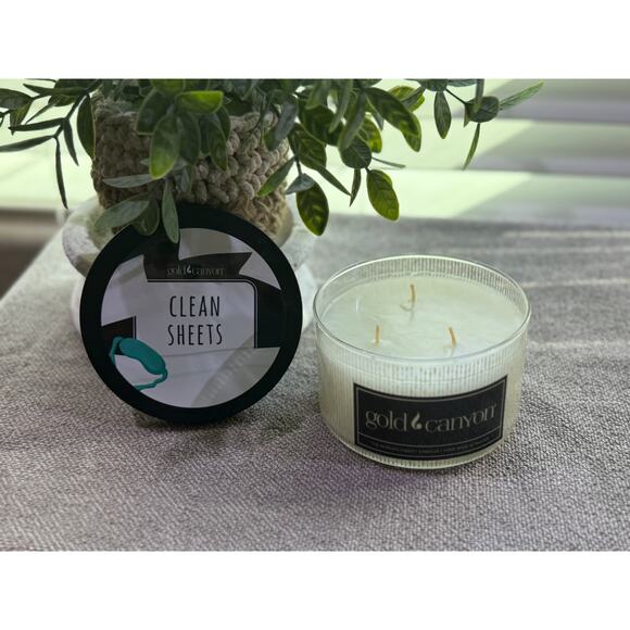 Gold Canyon Candles Small 10oz Clean sheets Highly Scented Candle  Hard to Find - Picture 2 of 3